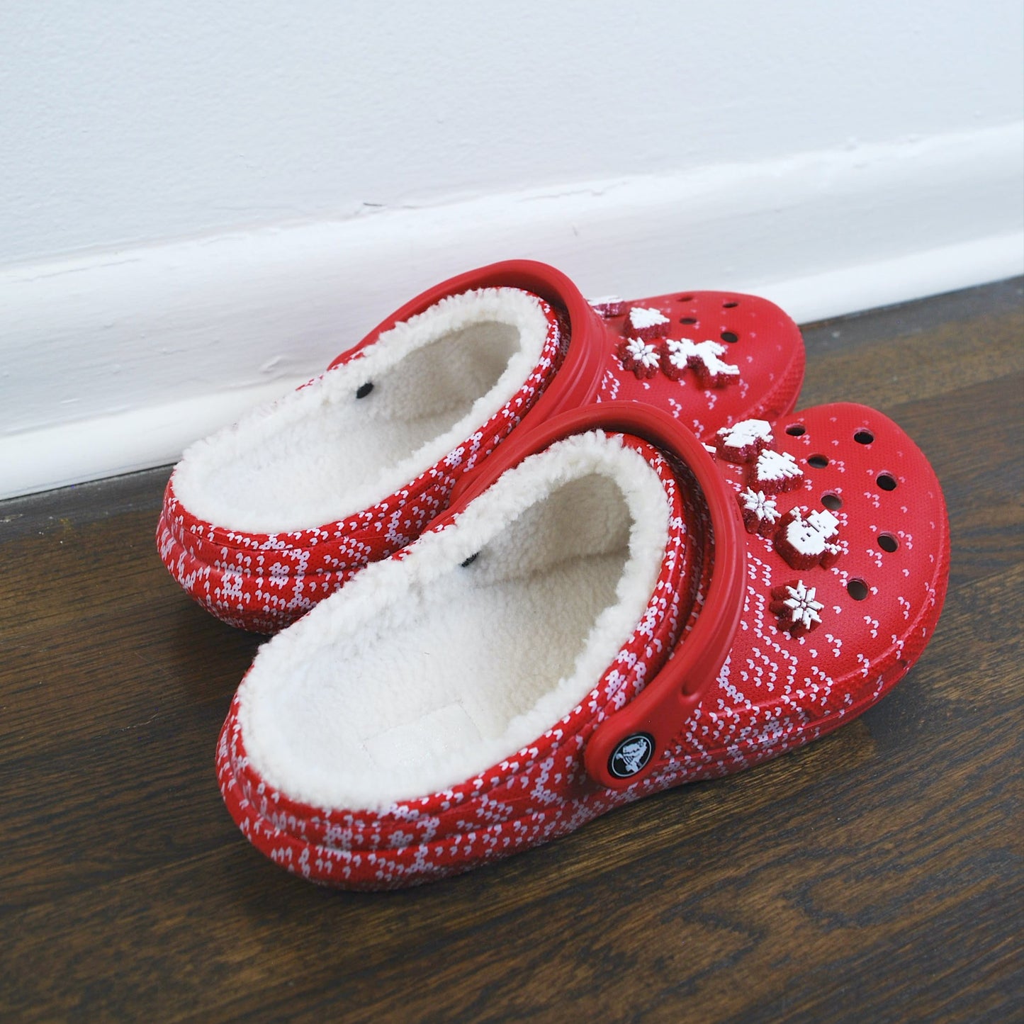 Croc Fuzzy Classic Clog Lined Holiday Charm Red M8/W10