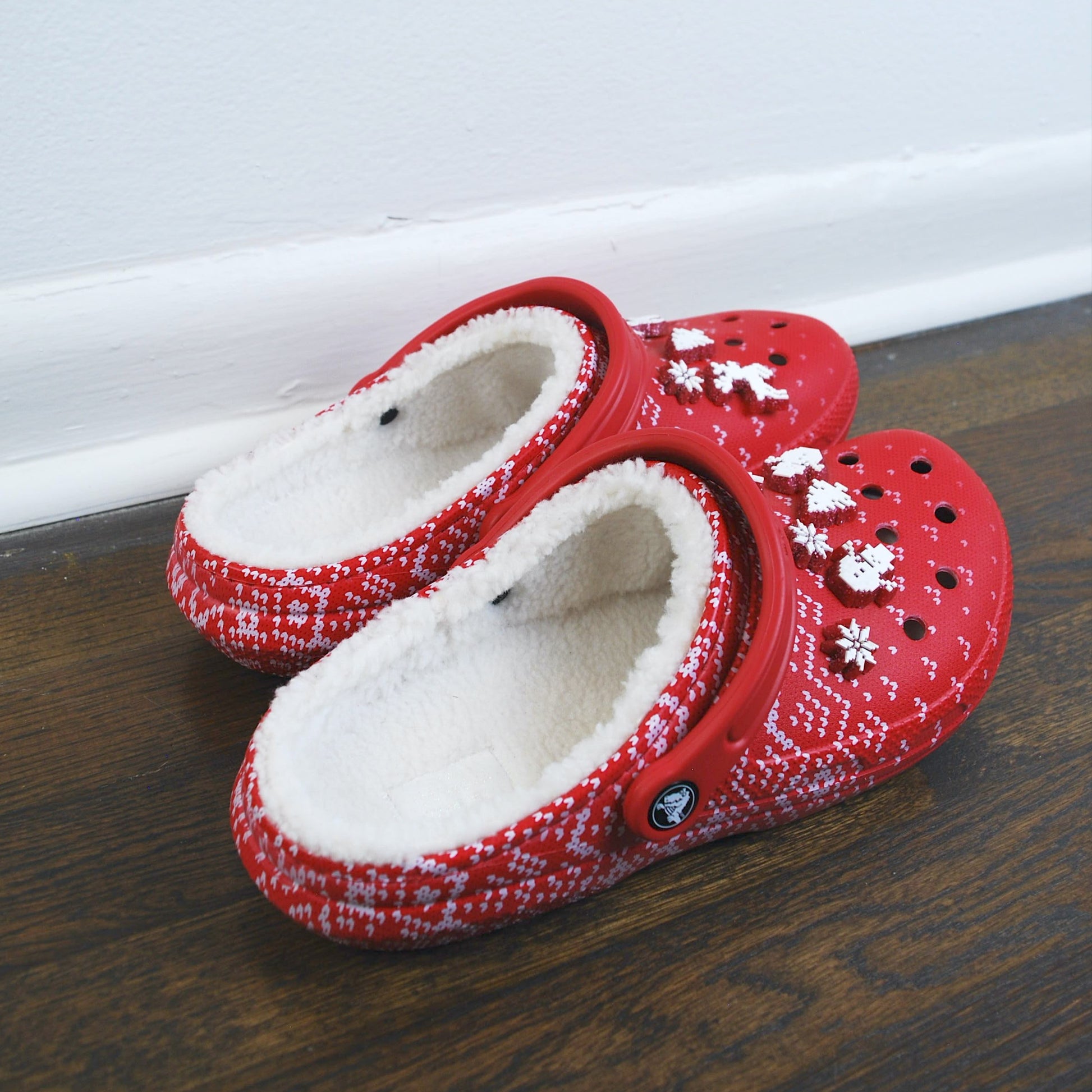 Croc Fuzzy Classic Clog Lined Holiday Charm Red M8/W10