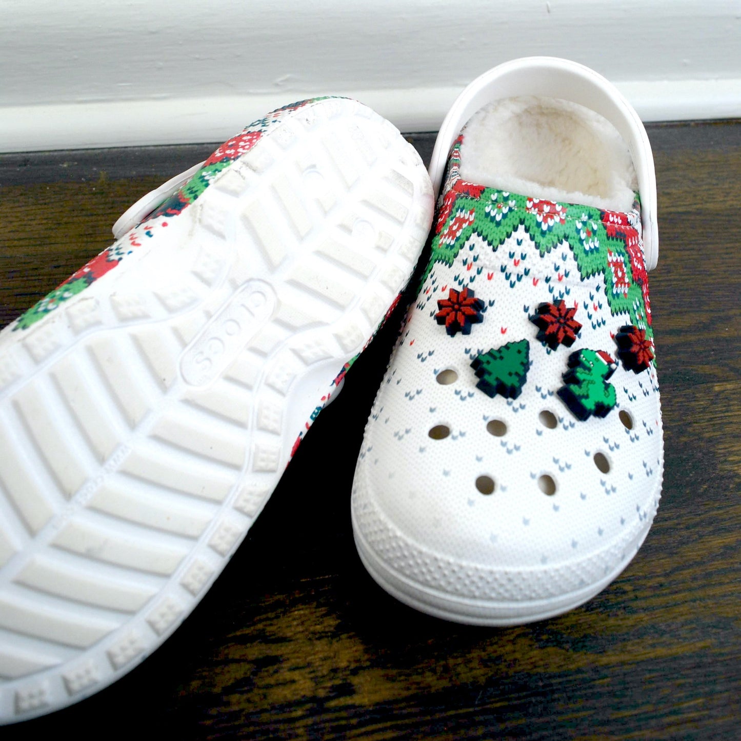 Crocs Fuzzy Classic Clog Lined Holiday Charm White M8 W10