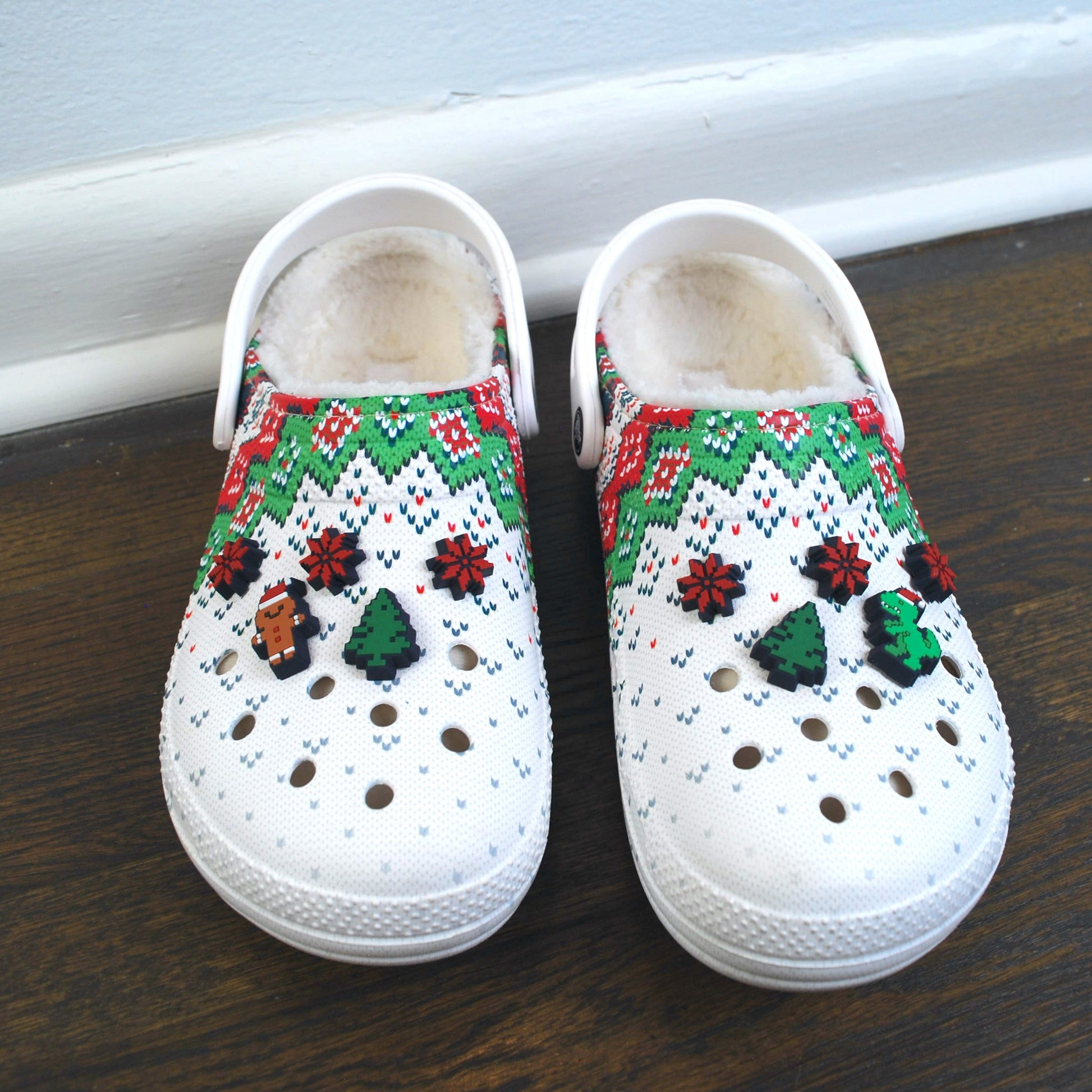 Crocs Fuzzy Classic Clog Lined Holiday Charm White M8 W10