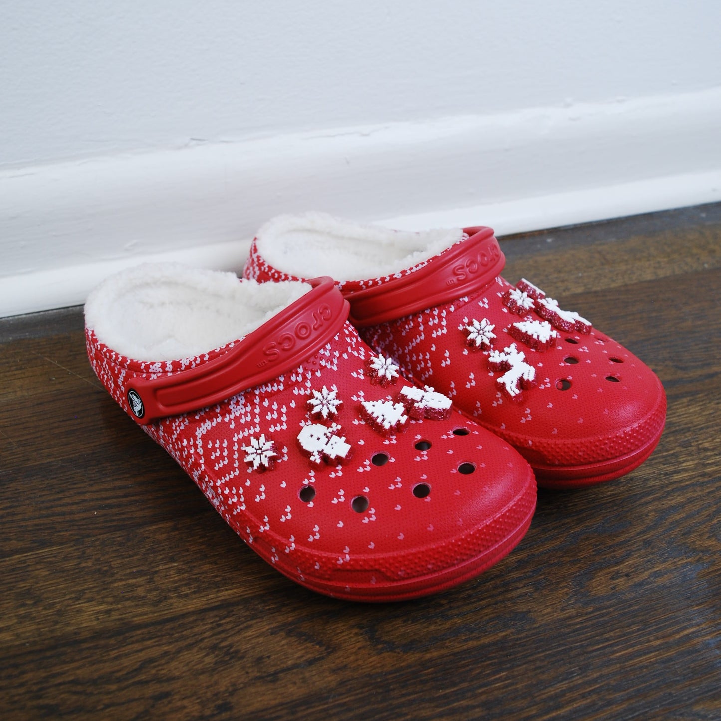 Croc Fuzzy Classic Clog Lined Holiday Charm Red M8/W10