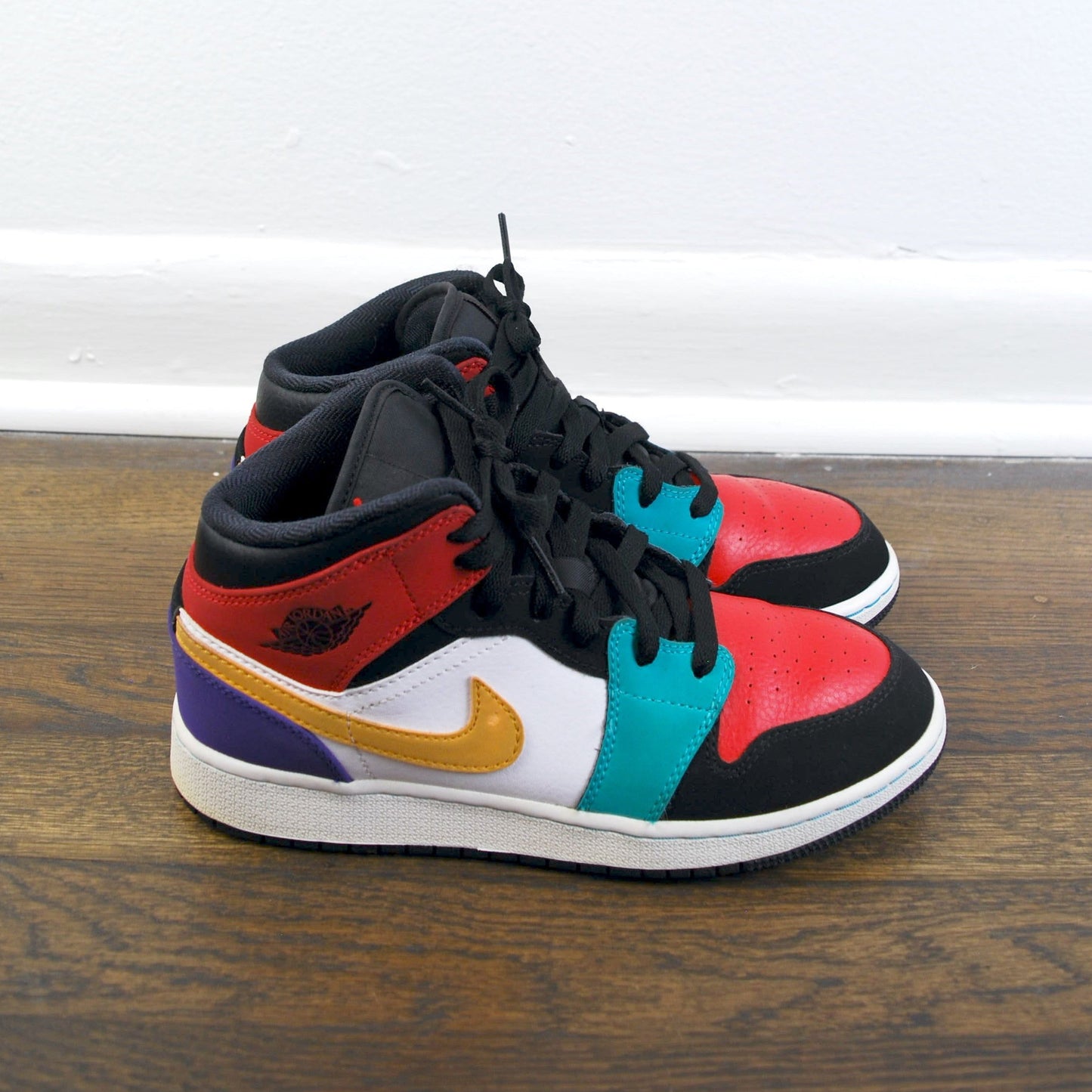 Nike Air Jordan 1 Mid GS Multicolor Grade School 5.5Y/38/7W