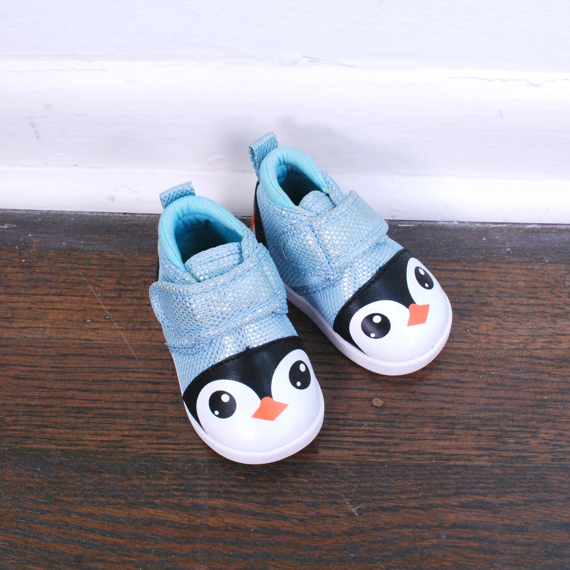 ikiki Penguin Squeaky Toddler Shoes Sparkly Blue Amelia Iceheart sz 2
