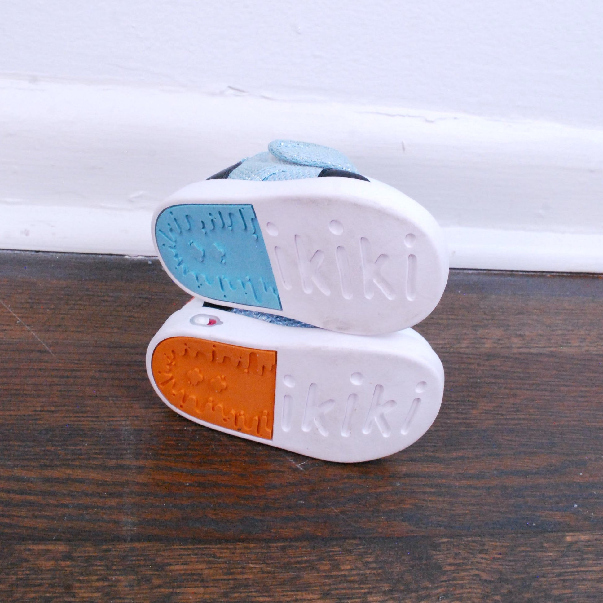 ikiki Penguin Squeaky Toddler Shoes Sparkly Blue Amelia Iceheart sz 2